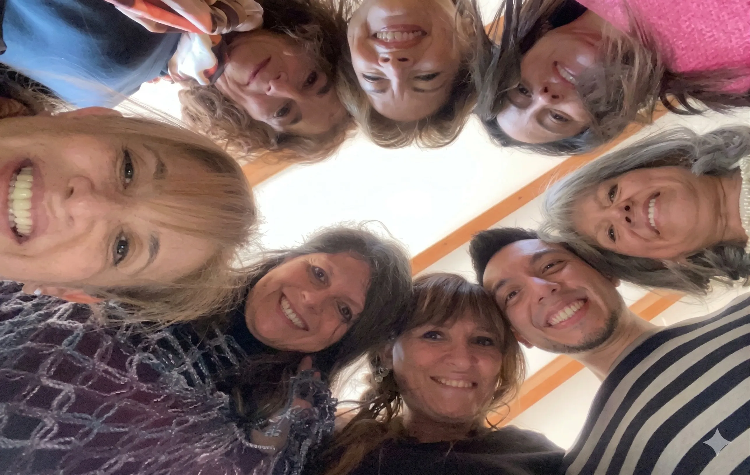 Participantes en círculo - Visión del centro de salud EXCELSA